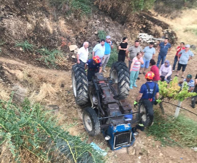 DEVRİLEN TRAKTÖRÜN ALTINDA KALAN KARI KOCA HAYATINI KAYBETTİ