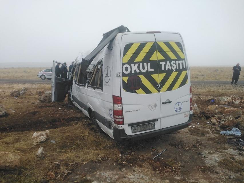 CENAZEYE GİDENLERİ TAŞIYAN MİNİBÜS DEVRİLDİ: 2'Sİ AĞIR 18 YARALI GAZİANTEP'TE FECİ KAZA