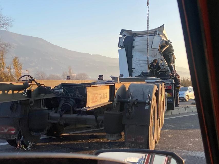 TIRLAR ÇARPIŞTI, KARAYOLU SAVAŞ ALANINA DÖNDÜ