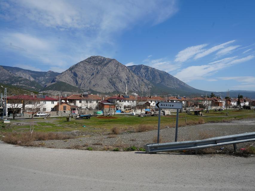 ALTINLARI İÇİN CANİCE ÖLDÜRÜLEN YAŞLI KADIN, TOPRAĞA VERİLDİ EŞİNİN TERAVİH NAMAZI İÇİN CAMİYE GİTMESİNİ FIRSAT BULDULAR, YAŞLI KADINI CANİCE ÖLDÜREREK ALTINLARINI ÇALDILAR