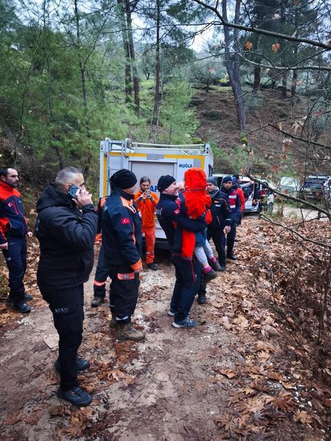 MUĞLA'DA KAYIP ALZAYMIR HASTASI KADIN VE TORUNLARI SAĞ SALİM BULUNDU