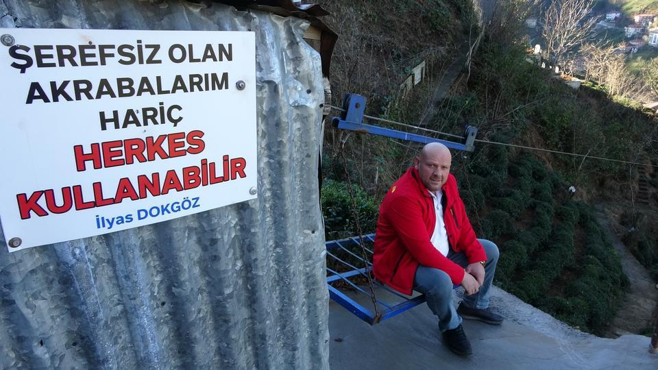 TRABZONLUNUN TELEFERİK TABELASI ÇÖZÜM OLDU: "ŞEREFSİZ OLAN AKRABALARIM HARİÇ HERKES KULLANABİLİR"