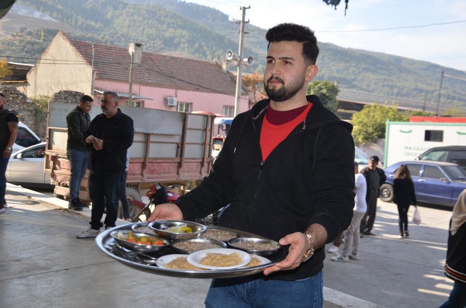 NAZİLLİ'DE ŞEHİTLER VE KURAKLIK İÇİN HAYIR YAPILDI