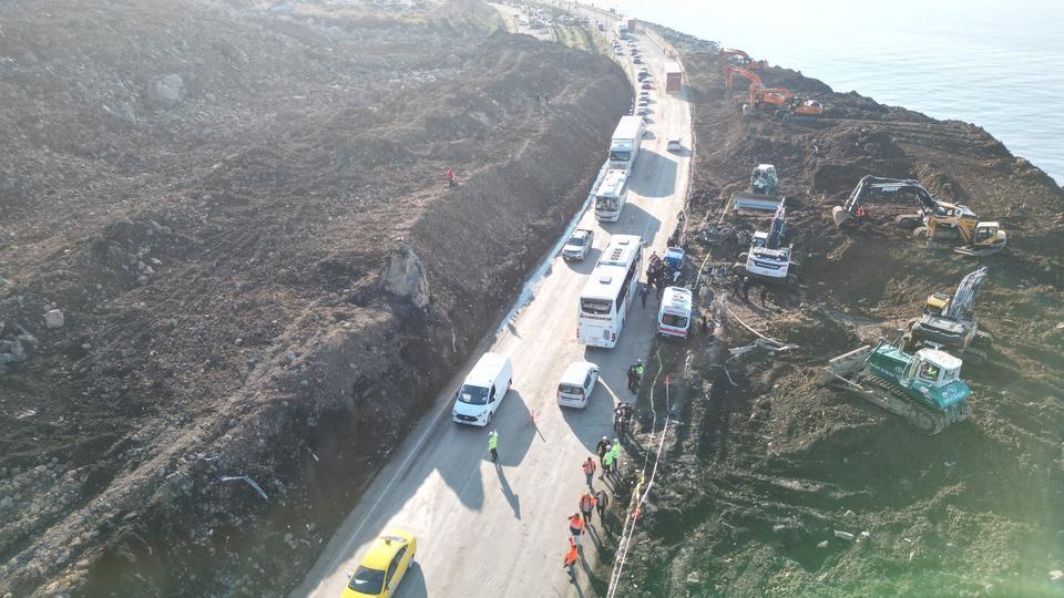 ARTVİN VALİSİ TURAN ERGÜN: "4 KİŞİNİN CANSIZ BEDENİNE ULAŞTIK; CENAZELERİ ÇIKARARAK OTOPSİ İÇİN HASTANEMİZE ARHAVİ DEVLET HASTANESİ'NE GÖNDERİLDİ" ÇALIŞMALAR SIRASINDA TEKNİK DESTEK ÇOK ÖNEMLİYDİ; 30-35 SAAT SÜREN BİR ÇALIŞMA OLDU"