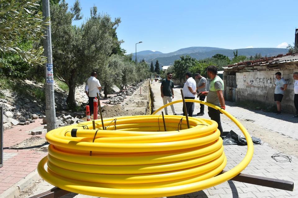 BUHARKENT'TE DOĞALGAZ BORULARI YER ALTINA İNDİ