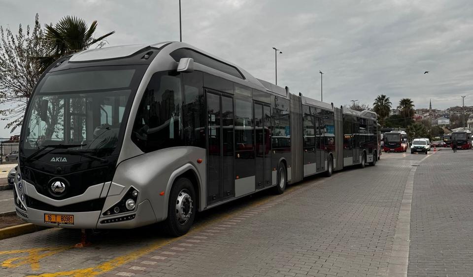 Bandırma'da 282 kişilik metrobüs hizmete girdi