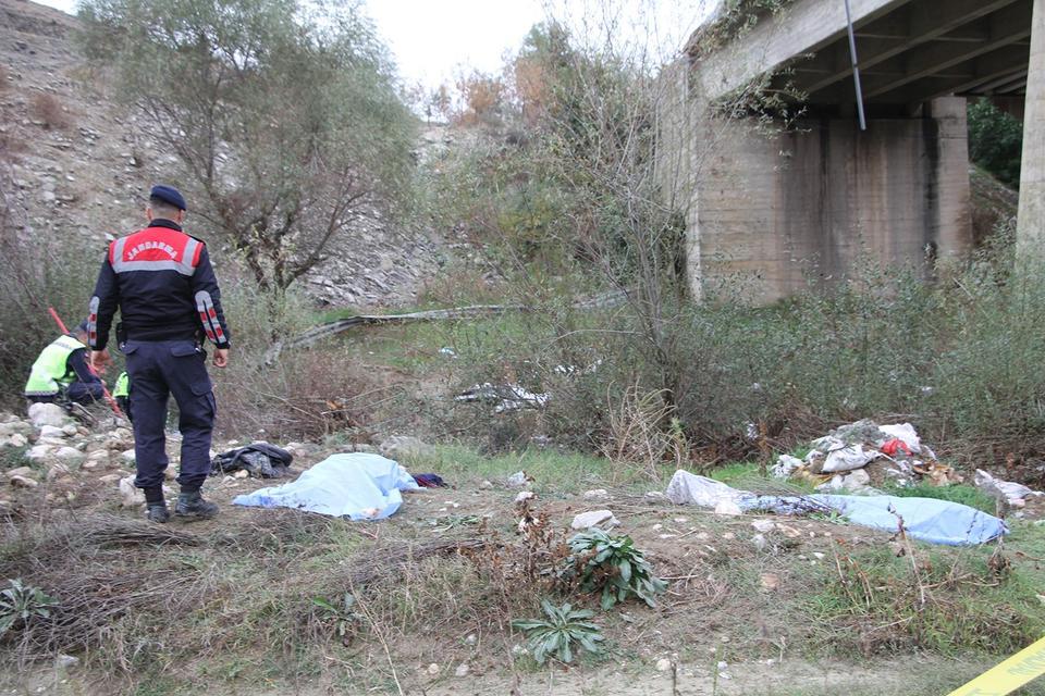 GEDİZ NEHRİ'NE UÇAN ARAÇTA 3 KİŞİ HAYATINI KAYBETTİ