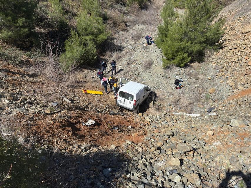 Şarampole yuvarlanan sürücü hayatını kaybetti