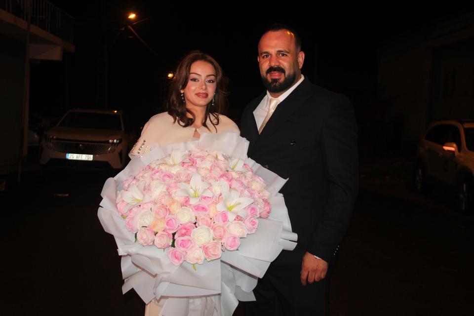 Stadyumda evlilik teklif etmişti, kız istemeye 60 meşaleyle gitti