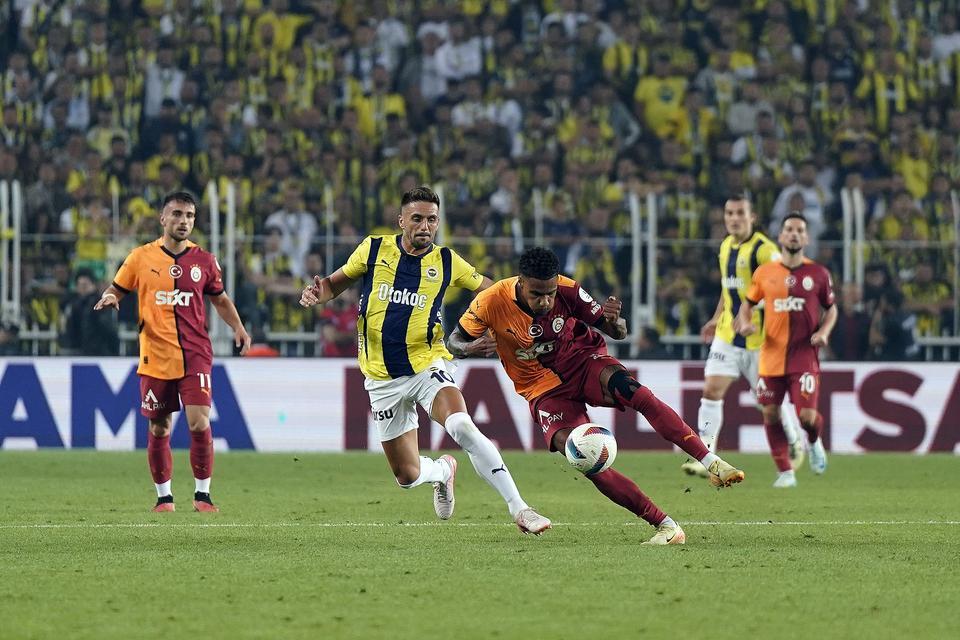 TRENDYOL SÜPER LİG: FENERBAHÇE: 0 - GALATASARAY: 2 (İLK YARI)