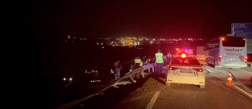 Kaza, saat 23.00 sıralarında Kestel ilçesine bağlı Ümitalan Rampası üzerinde meydana geldi. İddiaya göre, frenleri patladığı iddia edilen, 34 NR 543 plakalı azot yüklü tanker, Şener Tokgöz’ün (56) kontrolünden çıktı.