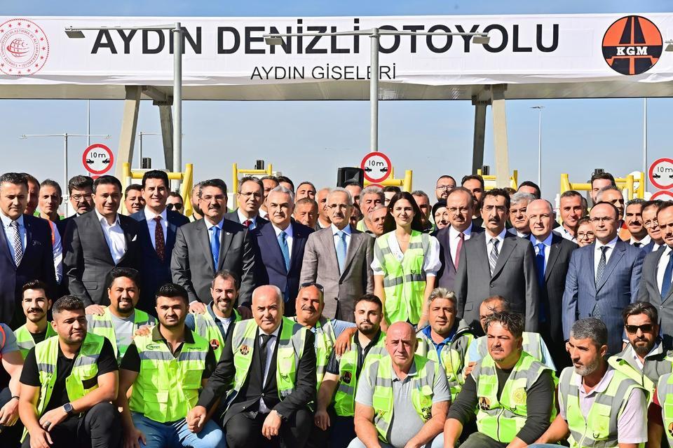 CUMHURBAŞKANI ERDOĞAN, AYDIN-DENİZLİ OTOYOLUNUN RESMİ AÇILIŞINI GERÇEKLEŞTİRECEK ULAŞTIRMA VE ALTYAPI BAKANI ABDULKADİR URALOĞLU: "AYDIN-DENİZLİ OTOYOLU İLE OTOYOL AĞI 3 BİN 796 KİLOMETREYE YÜKSELDİ" "SEYAHAT SÜRESİNİN 55 DAKİKAYA İNMESİYLE YILLIK TOPLAM 7,4 MİLYAR LİRA TASARRUF EDECEĞİZ" "PAMUKKALE, EFES, DİDİM VE KUŞADASI GİBİ TURİZM MERKEZLERİNE YÜKSEK STANDARTLI ULAŞIMI SAĞLAYACAK"