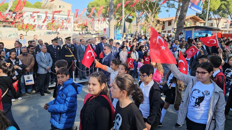 Kuyucak’ta Cumhuriyet coşkusu meydanlara sığmadı