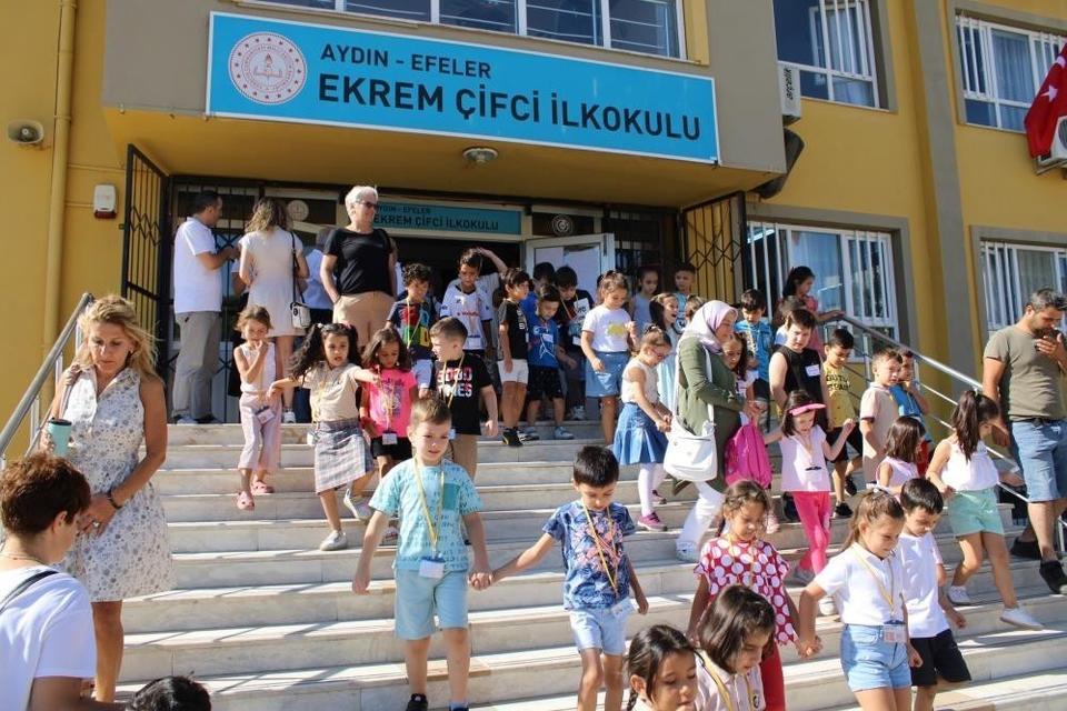 BAŞKAN ÖZMERİÇ'TEN AÇIKLAMA; "OKULLARIN GİRİŞ ÇIKIŞ SAATLERİ DEĞİŞİRSE TÜM PROGRAMLAR ALT ÜST OLUR"