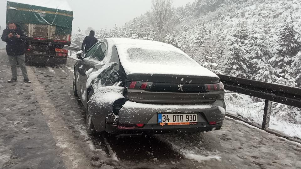 TEM'DE AYNI NOKTADA 6 ARACIN KARIŞTIĞI 3 FARKLI KAZA: 1 YARALI