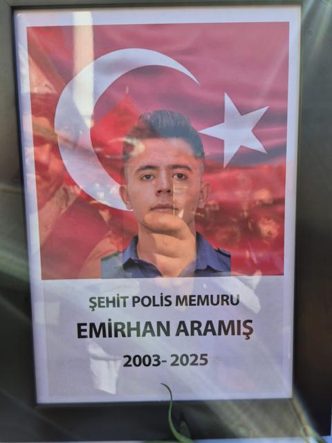 ŞEHİT POLİS MEMURU EMİRHAN ARAMIŞ SON YOLCULUĞUNA UĞURLANDI