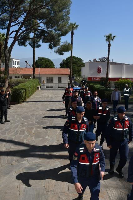 CİNAYET ZANLISI, FİLM GİBİ OPERASYONLA YAKALANDI JANDARMA TÜM ÇIKIŞLARI TUTTU, JİHA TESPİT ETTİ, YAKALANDI