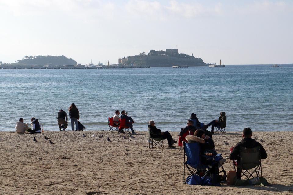 Kuşadası'nda Ocak ayında bahar havası