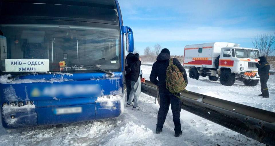 UKRAYNA'DA KAR FIRTINASI: 10 ÖLÜ, 23 YARALI