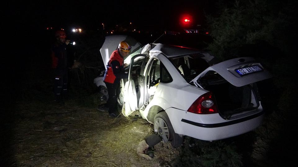 DÜĞÜNDEN DÖNEN AİLE KAZA YAPTI: 1 ÖLÜ, 3 YARALI