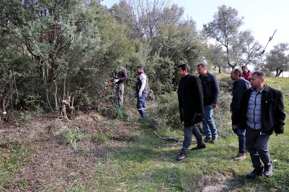 Çine’de mezarlıklar bayrama hazırlanıyor