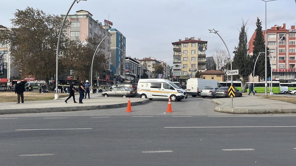 Park halindeki minibüste ölü bulundu