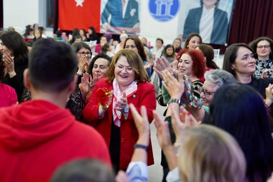 Didimli kadınlar, yeni yıla ‘merhaba’ dedi