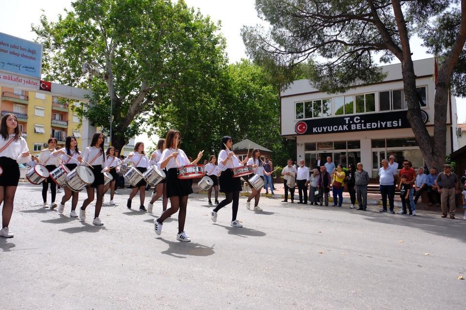 KUYUCAK'TA 19 MAYIS COŞKUYLA KUTLANMAYA BAŞLADI