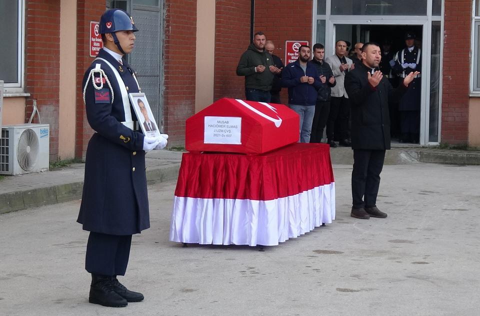 TRAFİK KAZASINDA AĞIR YARALANAN UZMAN ÇAVUŞ YAŞAM MÜCADELESİNİ KAYBETTİ UZMAN ÇAVUŞUN NİŞANLISI GÖZYAŞLARINA BOĞULDU