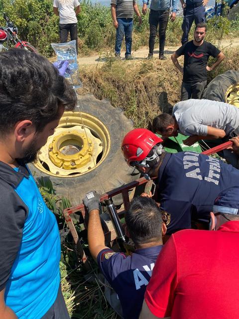 DEVRİLEN TRAKTÖRÜN ALTINA KALAN ŞAHIS YARALI KURTULDU