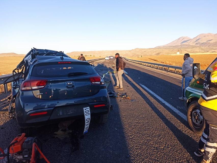 NİĞDE'DE YOLCU OTOBÜSÜ İLE OTOMOBİL ÇARPIŞTI: 1 ÖLÜ, 3 YARALI