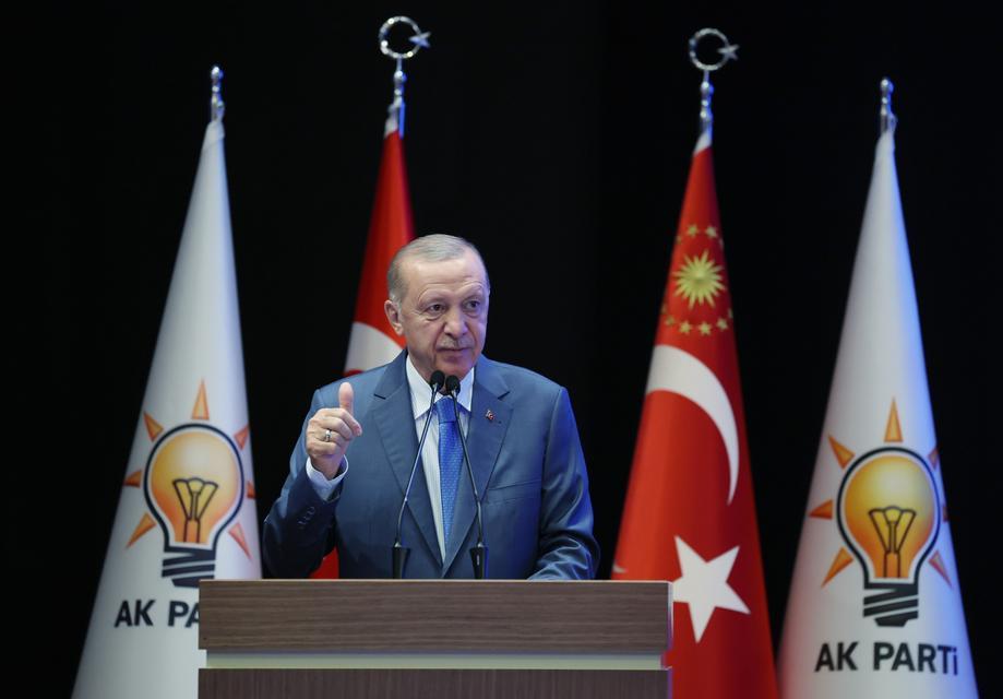 CUMHURBAŞKANI ERDOĞAN: "ÖZGÜRLÜK OLARAK PAZARLAYAN BİR DİJİTAL FAŞİZMLE KARŞI KARŞIYAYIZ" "MAZLUMLARIN, ACILARI ÜZERİNDE SEVİNÇ ÇIĞLIKLARI ATAN VİCDAN FUKARALARINI NE TARİH NE DE ÇOCUKLARI AFFEDECEK" "40 BİN İNSANIN ÖLÜMÜNDEN SORUMLU OLANLARDAN HESAP SORMAYIP BİR DE ONLARI KIRMIZI HALIYLA KARŞILAMAK AÇIK SÖYLÜYORUM VİCDANSIZLIKTAN ÖTE BASİRETSİZLİKTİR" "MESELE TÜRKİYE OLUNCA ASLAN KESİLEN NE KADAR BATILI KURUM VE KURULUŞ VARSA 40 BİN İNSAN KATLEDEN İSRAİL KARŞISINDA SÜT DÖKMÜŞ KEDİYE DÖNDÜ" "SOSYAL MEDYA ŞİRKETLERİ BU ALANDAKİ TEKEL KONUMLARINI, DÜNYADA HAK VE ÖZGÜRLÜKLERİ DESTEKLEMEK İÇİN DEĞİL BİLAKİS SİYASET VE TOPLUM MÜHENDİSLİĞİ PROJELERİNİ HAYATA GEÇİRMEK İÇİN KULLANMAKTADIR"