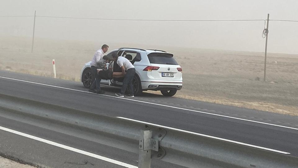 AKSARAY'DA KUM FIRTINASI KAZALARA NEDEN OLDU: 6 YARALI