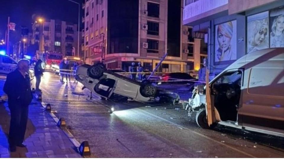 İzmir'deki feci kazada 2 kişi hayatını kaybetti