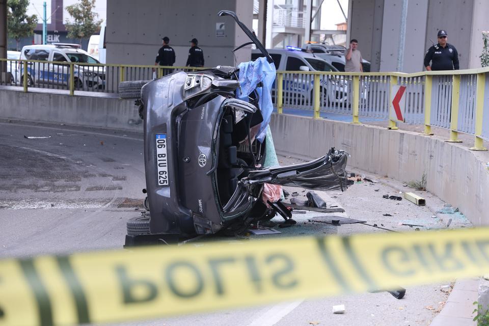 KONYA'DA ÜST GEÇİTTEN AŞAĞIYA DÜŞEN OTOMOBİL SÜRÜCÜSÜ GENÇ KADIN ÖLDÜ