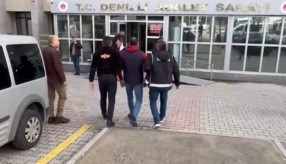 Denizli'de yılbaşı öncesi 1 ton kaçak etil alkol ele geçirildi