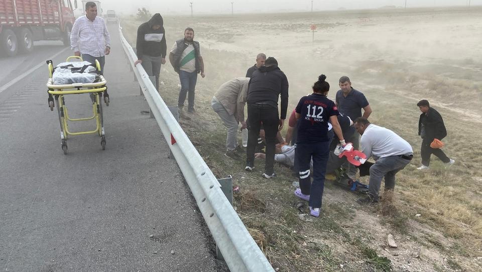 AKSARAY'DA KUM FIRTINASI KAZALARA NEDEN OLDU: 6 YARALI