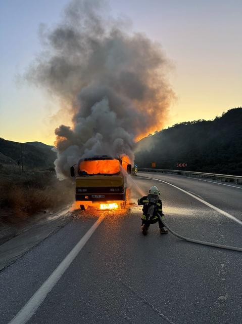 Yakıt dolu tanker yandı