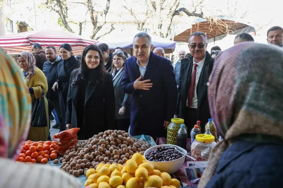 AK Parti Aydın Büyükşehir Belediye Başkan Adayı Mustafa Savaş seçim çalışmalarına hız kesmeden devam ediyor.