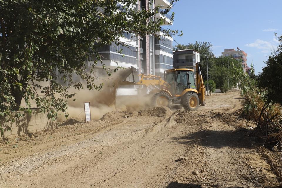 Nazilli'de yeni yol açma çalışmaları sürüyor