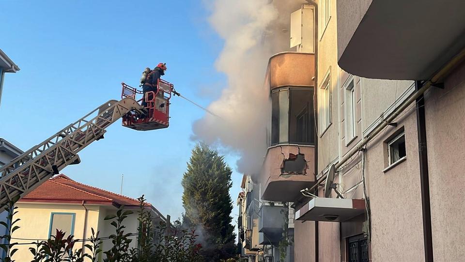 Balkonda patlayan piknik tüpü yangına sebep oldu