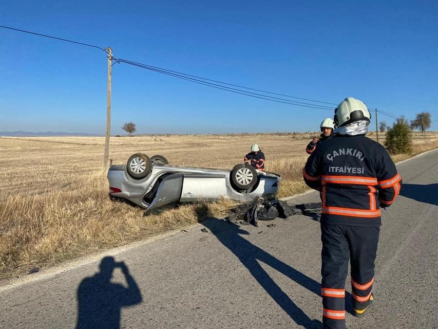 ÇANKIRI'DA İKİ OTOMOBİL ÇARPIŞTI: 9 YARALI