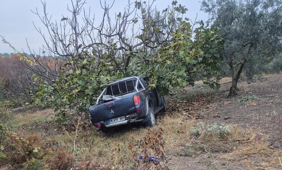 İşçileri taşıyan kamyonet ağaca çarptı: 1 ölü, 7 yaralı