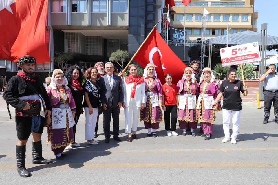 NAZİLLİ KURTULUŞ GÜNÜNÜ COŞKUYLA KUTLADI