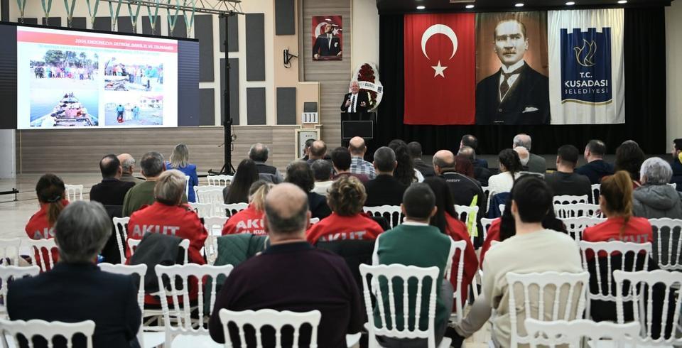 KUŞADASI'NDA DEPREM PANELİ DÜZENLENDİ PROF. DR. ERSOY: "SİSAM FAY HATTI BATIYA DOĞRU DEPREM ÜRETİR"