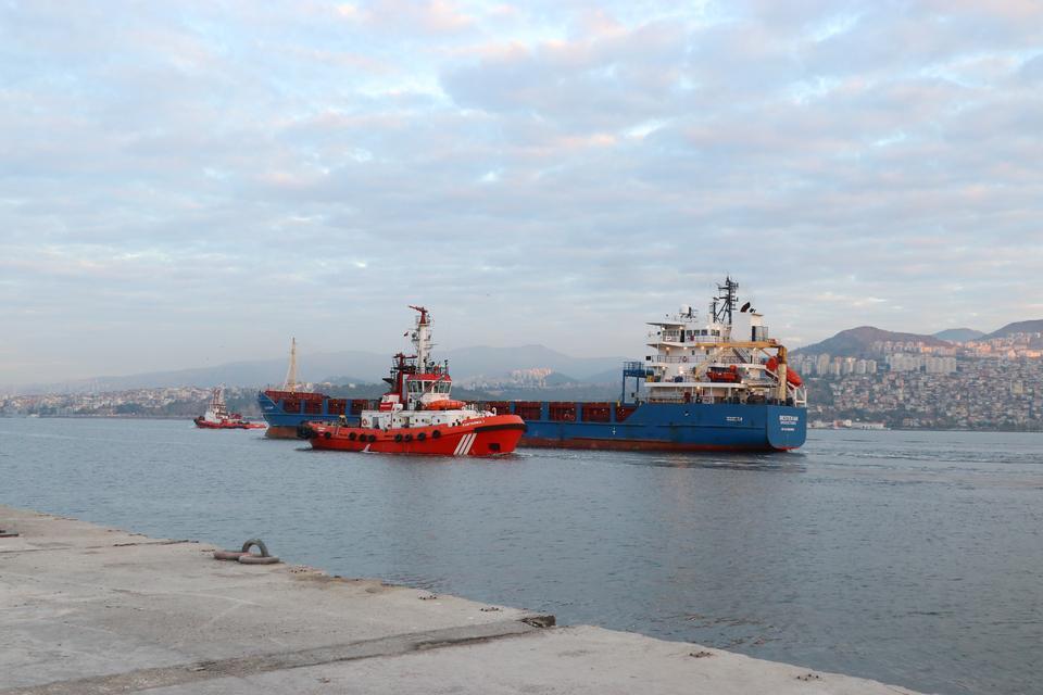 Gazze'ye sağlık malzemeleri taşıyacak gemi İzmir'den yola çıktı