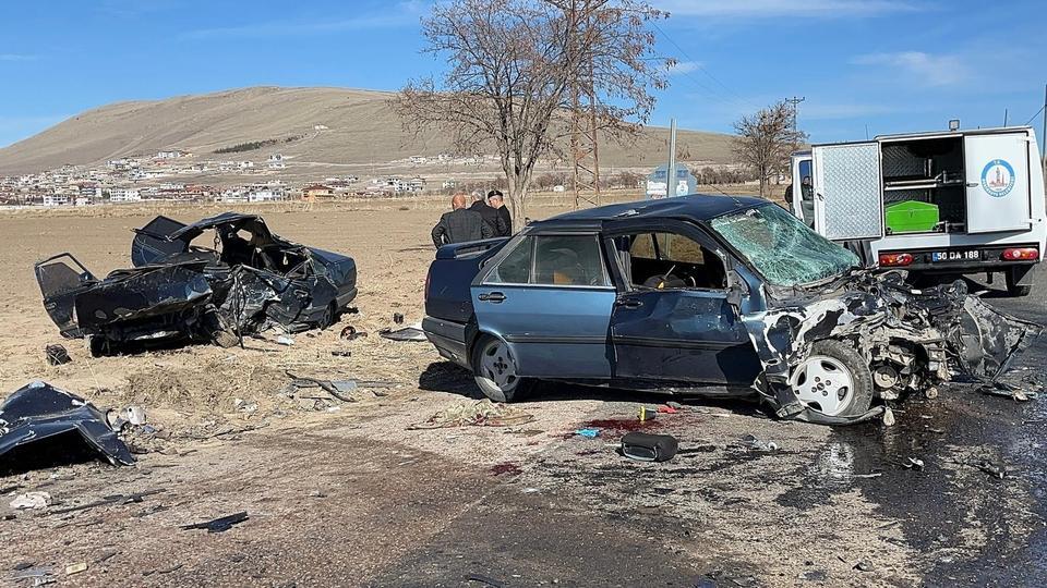 FİAT TOFAŞ OTOMOBİL BABA VE OĞLUNA MEZAR OLDU NEVŞEHİR'DE MEYDANA GELEN TRAFİK KAZASINDA 2 KİŞİ HAYATINI KAYBETTİ, 4 KİŞİ YARALANDI