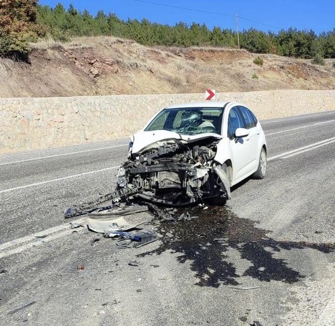 Otomobil hafriyat kamyonuna çarptı: 1 yaralı