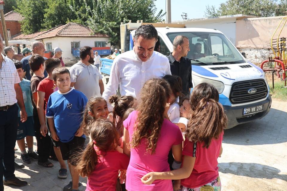 BAŞKAN ARICI, ANAOKULU ÖĞRENCİLERİNİN YÜZÜNÜ GÜLDÜRDÜ