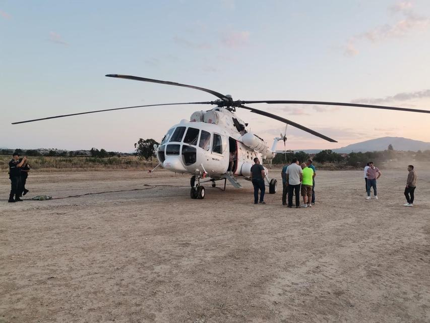 ZORUNLU İNİŞ YAPAN HELİKOPTER GÖREV YERİNE DÖNDÜ SABAH SAATLERİNDE YAKIT İKMALİ YAPILAN ANTALYA HELİKOPTERİ, ÇAL İLÇESİNDEN AYRILDI